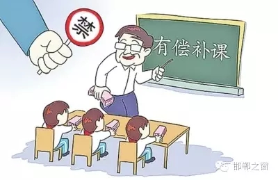 8月10日，記者接到家長(zhǎng)舉報(bào)，稱邯鄲市七色光水文小學(xué)未開(kāi)學(xué)，卻接到了學(xué)校補(bǔ)課通知。記者聯(lián)系了校方，該校負(fù)責(zé)人表示將立即停止補(bǔ)課，并將收取的費(fèi)用退還家長(zhǎng)。
